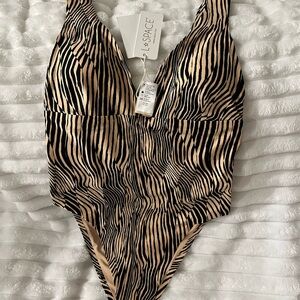 L*Space Fused Katniss One-Piece
Classic NEW Sz Small